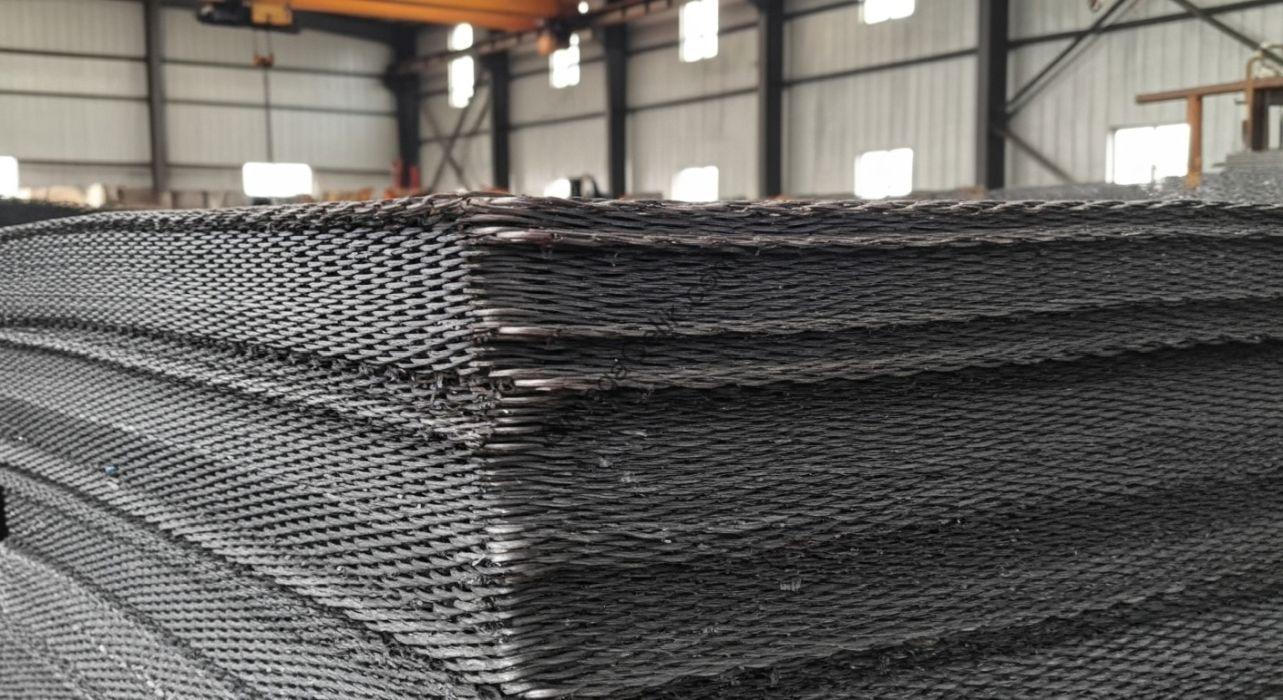 Yürüme platformları, çitler ve filtrelerde kullanılan genişletilmiş sac uygulamaları